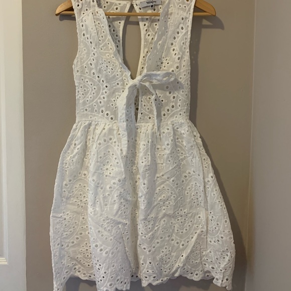 Sweet white eyelet dress - Picture 2 of 4